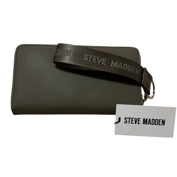Steve Madden Women’s Olive Faux Leather Zip Around Wristlet Wallet NWT - Picture 3 of 5